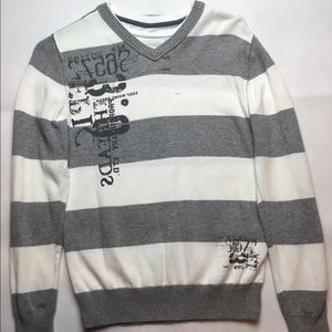 BOYS 🛹white and gray striped sweater 🤍